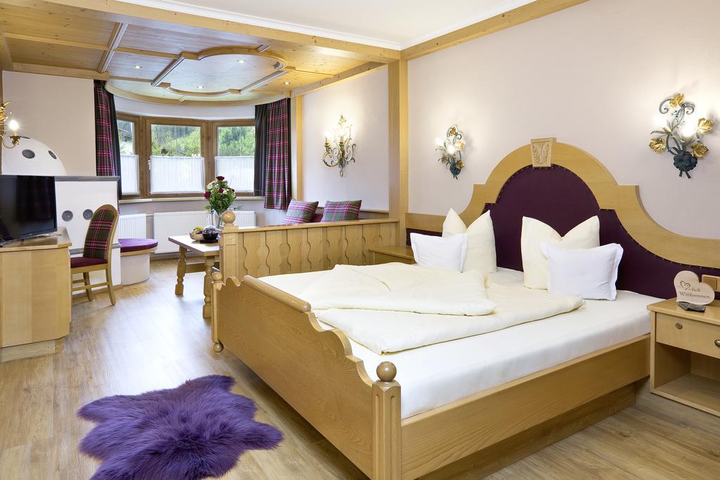 Hotel "Zum Ritter" Tannheim Ngoại thất bức ảnh